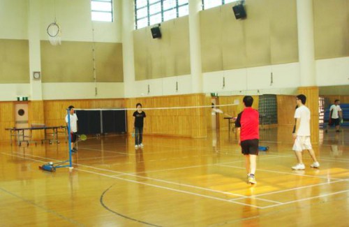 簡訊：體育活動策劃小組租羽毛球枱供會員使用