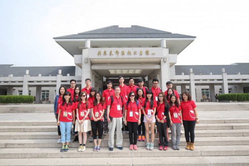 2015.07.25第十屆紅色之旅-團員於周恩來鄧穎超紀念館前合照